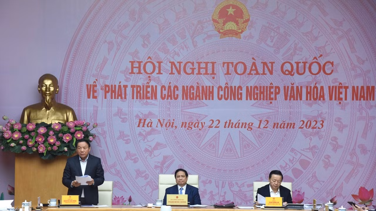 Bộ trưởng Văn hóa, Thể thao và Du lịch Nguyễn Văn Hùng báo cáo tại Hội nghị.