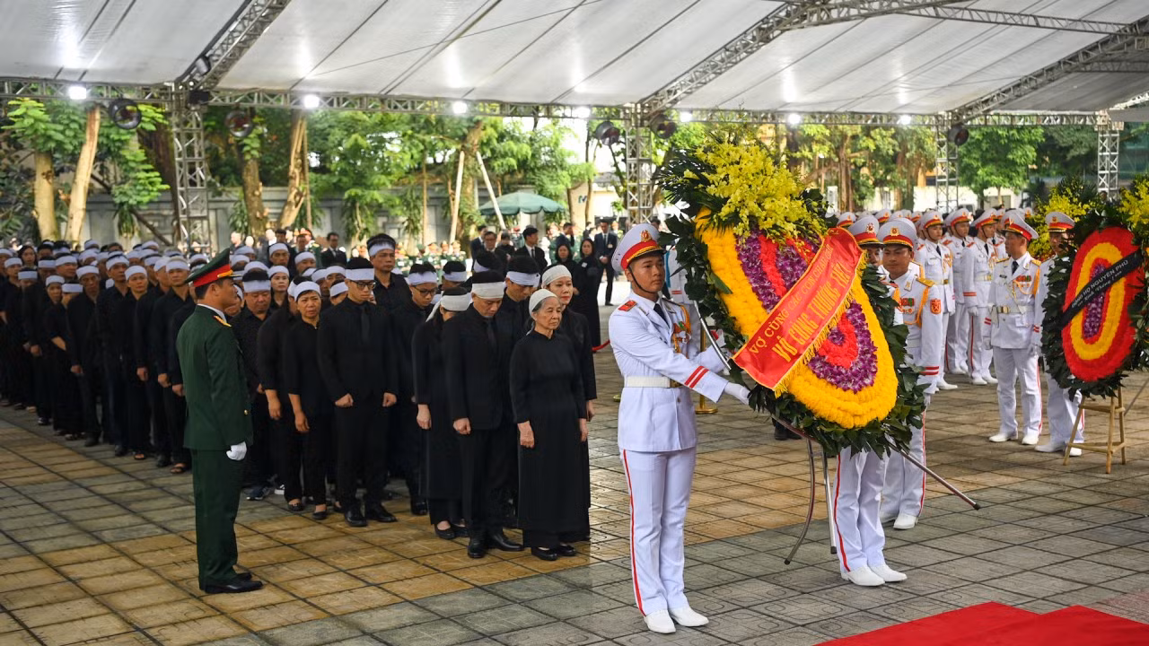 Toàn cảnh Lễ viếng Tổng Bí thư Nguyễn Phú Trọng: Trang nghiêm và xúc động ảnh 44 Toàn cảnh Lễ viếng Tổng Bí thư Nguyễn Phú Trọng: Trang nghiêm và xúc động ảnh 44