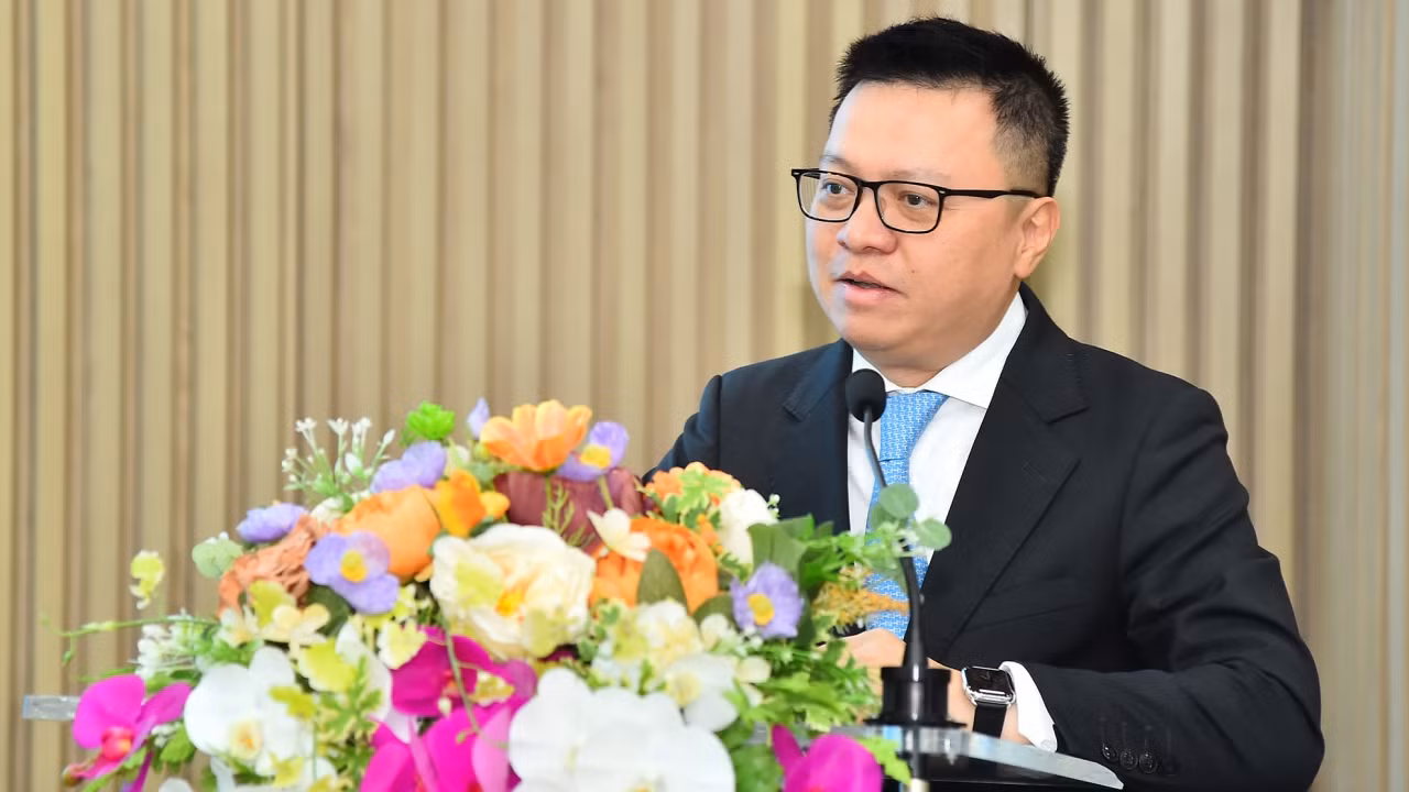 Đồng chí Lê Quốc Minh, Ủy viên Trung ương Đảng, Tổng Biên tập Báo Nhân Dân, Phó Trưởng Ban Tuyên giáo Trung ương, Chủ tịch Hội Nhà báo Việt Nam phát biểu tại buổi lễ.