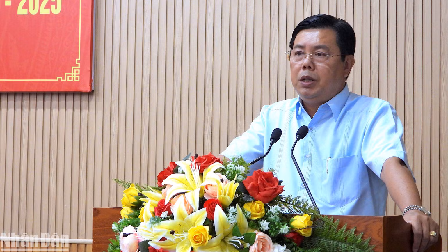 Ủy viên Trung ương Đảng, Bí thư Tỉnh ủy Cà Mau Nguyễn Tiến Hải phát biểu khai mạc Hội nghị. Ủy viên Trung ương Đảng, Bí thư Tỉnh ủy Cà Mau Nguyễn Tiến Hải phát biểu khai mạc Hội nghị.