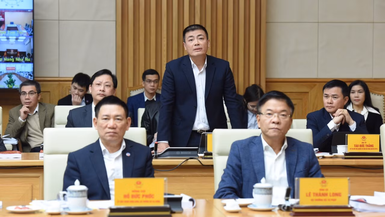 Đại diện lãnh đạo Tập đoàn Bưu chính viễn thông Việt Nam (VNPT) phát biểu.