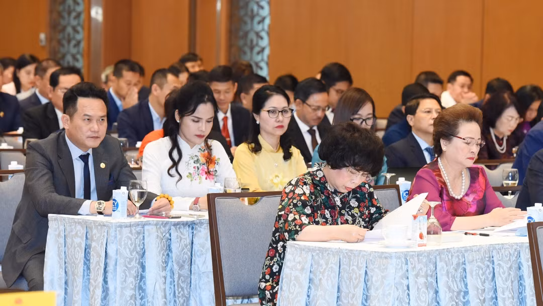 Đại diện các doanh nghiệp tham dự buổi gặp mặt.