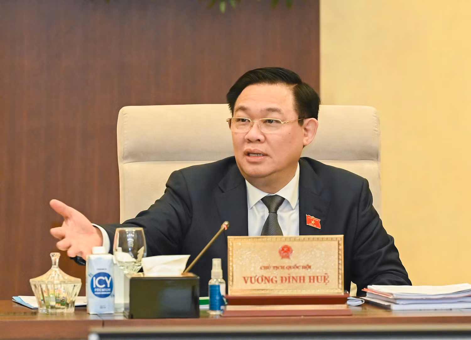 Chủ tịch Quốc hội Vương Đình Huệ phát biểu ý kiến tại phiên họp. (Ảnh: Duy Linh) Chủ tịch Quốc hội Vương Đình Huệ phát biểu ý kiến tại phiên họp. (Ảnh: Duy Linh)