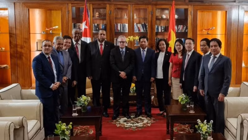 Hai bên thống nhất cùng thúc đẩy quan hệ hợp tác, thúc đẩy đầu tư của Cuba vào Đà Nẵng. Hai bên thống nhất cùng thúc đẩy quan hệ hợp tác, thúc đẩy đầu tư của Cuba vào Đà Nẵng.