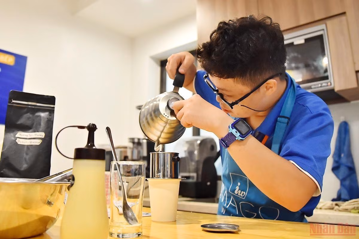 Dự án Imago Work bước đầu đem lại cơ hội hòa nhập cho các bạn khuyết tật cũng như khiếm khuyết trí tuệ, giúp họ tự tin hơn trong cuộc sống, biết yêu thương người thân, bạn bè chung quanh mình. Dự án Imago Work bước đầu đem lại cơ hội hòa nhập cho các bạn khuyết tật cũng như khiếm khuyết trí tuệ, giúp họ tự tin hơn trong cuộc sống, biết yêu thương người thân, bạn bè chung quanh mình.