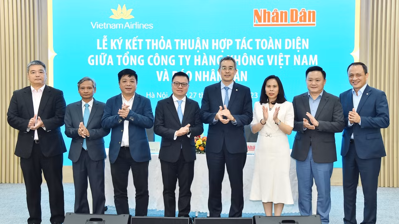 Thỏa thuận hợp giữa Báo Nhân Dân và Vietnam Airlines hứa hẹn sẽ phát huy thế mạnh trên các lĩnh vực hoạt động và cùng nhau hướng đến sự phát triển lâu dài, bền vững của hai bên.