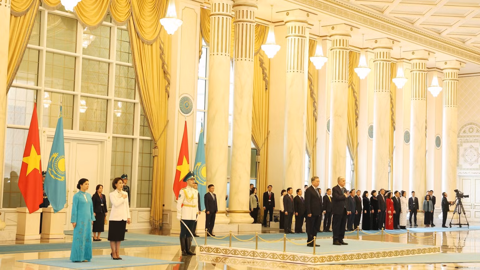 Lễ đón Tổng Bí thư Tô Lâm và Phu nhân thăm cấp Nhà nước tới Cộng hòa Kazakhstan. (Ảnh: Thống Nhất/TTXVN) Lễ đón Tổng Bí thư Tô Lâm và Phu nhân thăm cấp Nhà nước tới Cộng hòa Kazakhstan. (Ảnh: Thống Nhất/TTXVN)