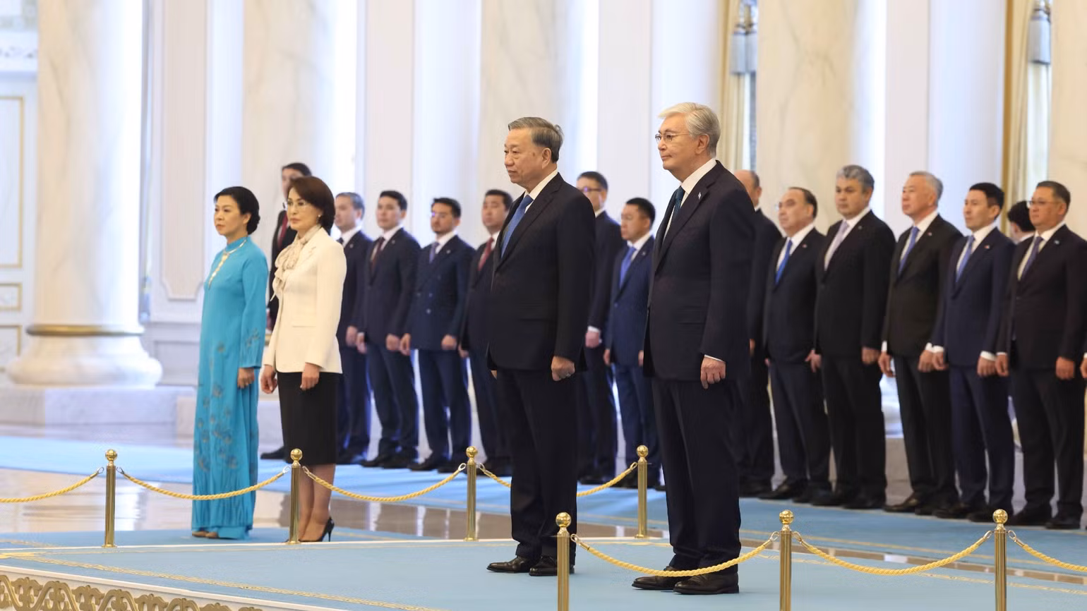 Tổng thống Kazakhstan Kassym-Jomart Tokayev chủ trì lễ đón chính thức Tổng Bí thư Tô Lâm và Phu nhân. (Ảnh: Thống Nhất/TTXVN) Tổng thống Kazakhstan Kassym-Jomart Tokayev chủ trì lễ đón chính thức Tổng Bí thư Tô Lâm và Phu nhân. (Ảnh: Thống Nhất/TTXVN)
