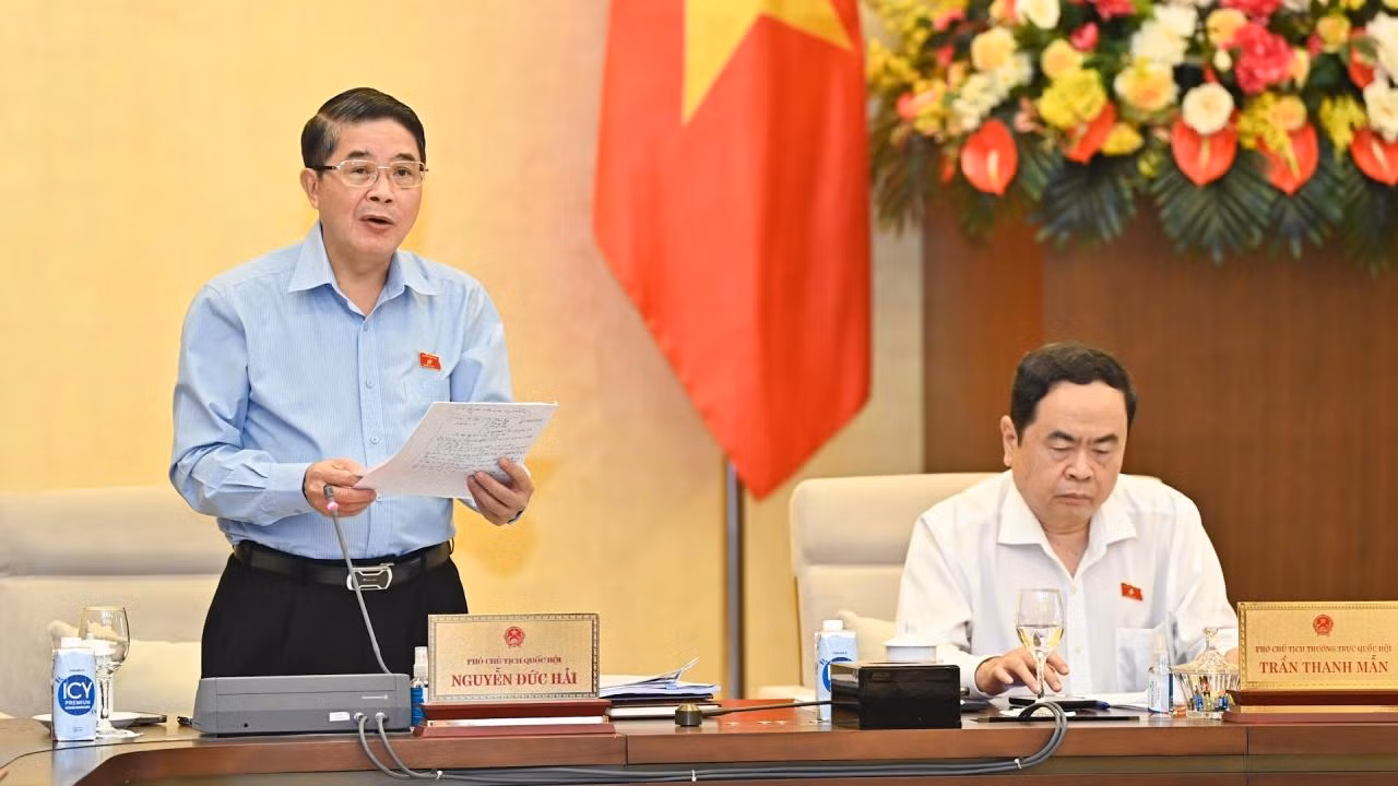 Phó Chủ tịch Quốc hội Nguyễn Đức Hải điều hành nội dung cho ý kiến về dự án Luật Giao dịch điện tử (sửa đổi). Phó Chủ tịch Quốc hội Nguyễn Đức Hải điều hành nội dung cho ý kiến về dự án Luật Giao dịch điện tử (sửa đổi).