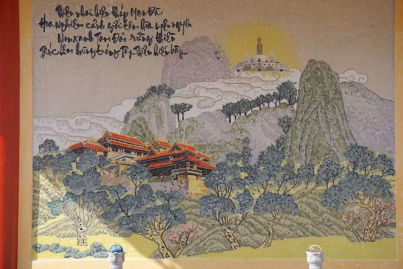 Thừa Thiên Huế qua tranh sứ.
