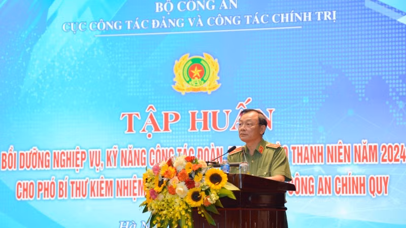 Thiếu tướng Đặng Ngọc Bách, Phó Bí thư Đảng ủy, Phó Cục trưởng Cục Công tác đảng và công tác chính trị dự và chỉ đạo lớp tập huấn. Thiếu tướng Đặng Ngọc Bách, Phó Bí thư Đảng ủy, Phó Cục trưởng Cục Công tác đảng và công tác chính trị dự và chỉ đạo lớp tập huấn.