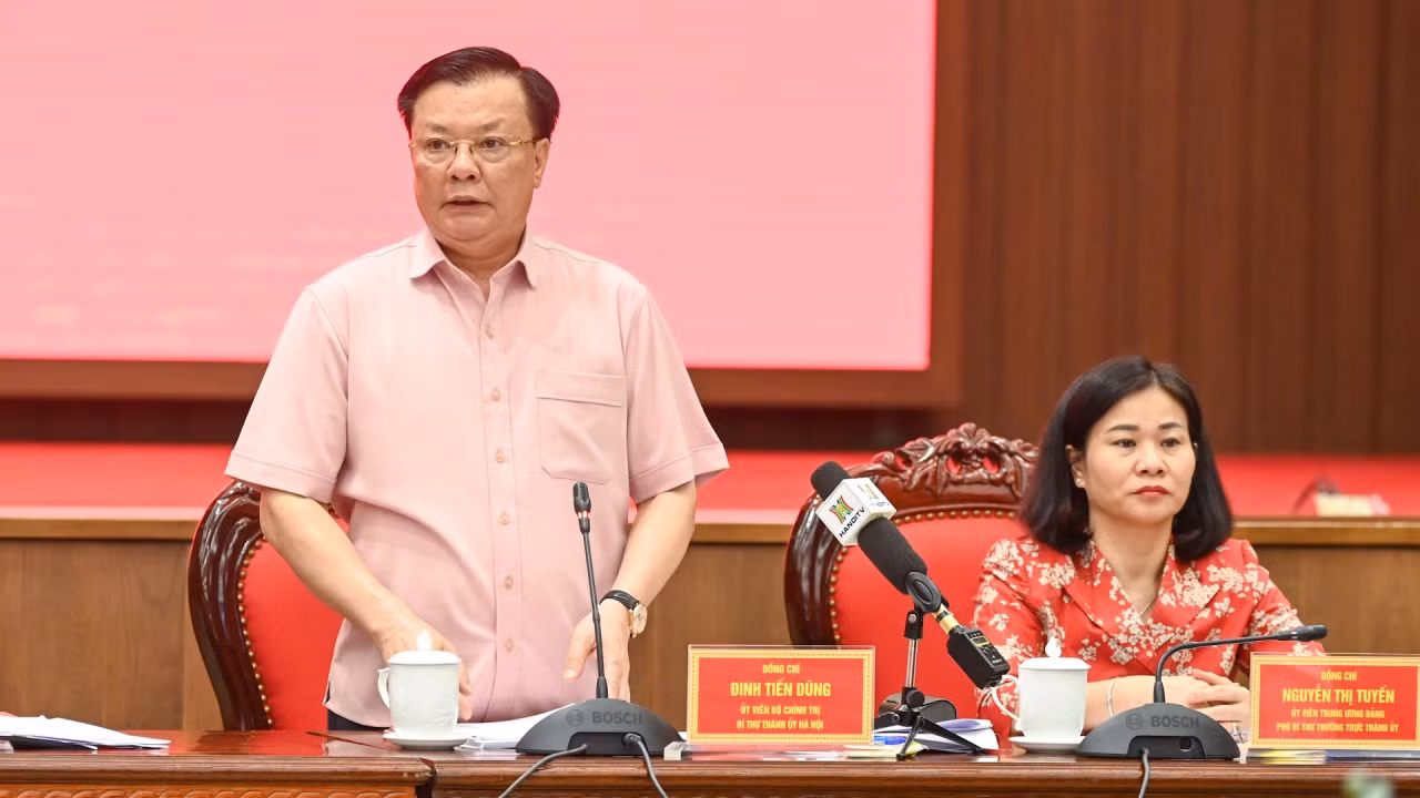 Bí thư Thành ủy Đinh Tiến Dũng phát biểu tại buổi làm việc. Bí thư Thành ủy Đinh Tiến Dũng phát biểu tại buổi làm việc.
