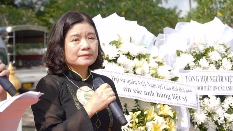 Bà Vũ Tú Oanh ôn lại truyền thống đoàn kết chiến đấu, cùng chung chiến hào chống kẻ thù chung, giành độc lập giữa hai dân tộc Việt Nam và Lào.(Ảnh: Xuân Sơn)