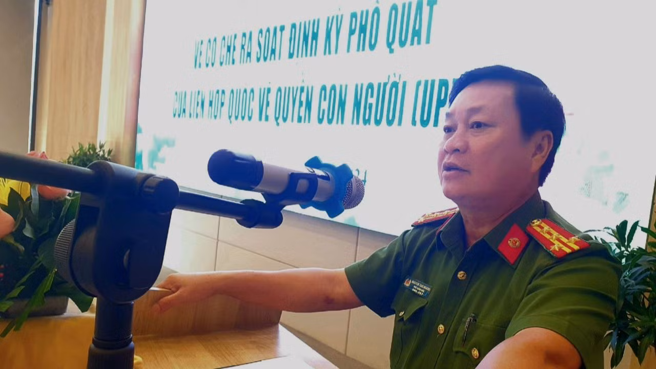 Đại tá Nguyễn Thái Hoàng, Phó Giám đốc Công an tỉnh Phú Yên phát biểu trong khuôn khổ tọa đàm. (Ảnh: Ban tổ chức cung cấp)