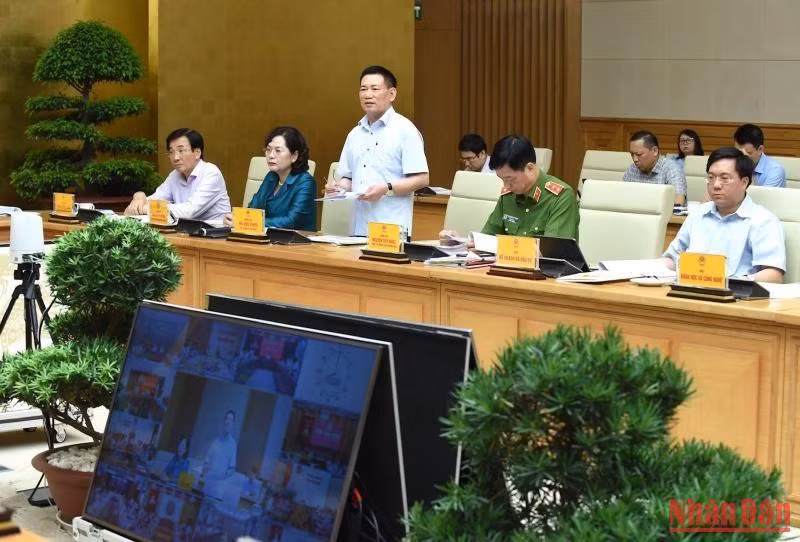 Bộ trưởng Tài chính Hồ Đức Phớc phát biểu tại phiên họp. (Ảnh: Trần Hải) Bộ trưởng Tài chính Hồ Đức Phớc phát biểu tại phiên họp. (Ảnh: Trần Hải)