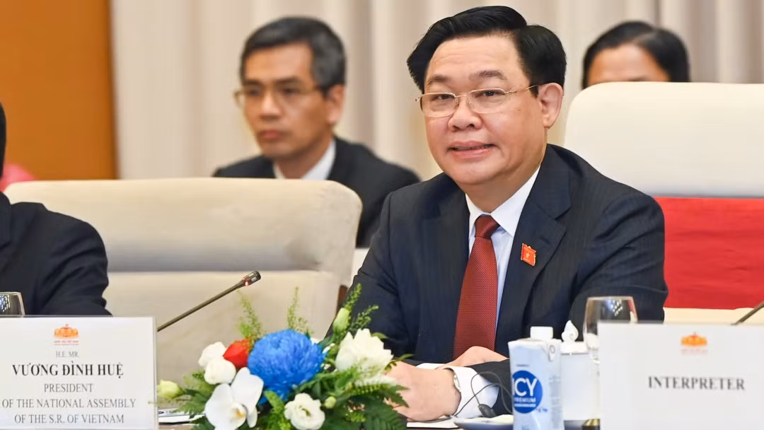 Chủ tịch Quốc hội Vương Đình Huệ phát biểu tại buổi hội đàm.