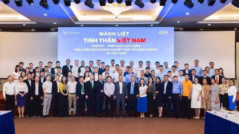 Lãnh đạo Liên hiệp Hợp tác xã Liên minh Kinh tế Miền Nam tham quan và giao lưu với Công ty cổ phần Di chuyển xanh và thông minh GSM tại Nhà máy sản xuất ô-tô điện Vinfast Hải Phòng. Lãnh đạo Liên hiệp Hợp tác xã Liên minh Kinh tế Miền Nam tham quan và giao lưu với Công ty cổ phần Di chuyển xanh và thông minh GSM tại Nhà máy sản xuất ô-tô điện Vinfast Hải Phòng.