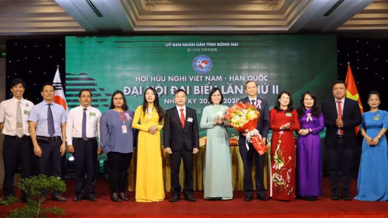 Lãnh đạo tỉnh Đồng Nai tặng hoa chúc mừng các đồng chí trúng cử Ban Chấp hành Hội hữu nghị Việt Nam-Hàn Quốc tỉnh Đồng Nai khóa II. Lãnh đạo tỉnh Đồng Nai tặng hoa chúc mừng các đồng chí trúng cử Ban Chấp hành Hội hữu nghị Việt Nam-Hàn Quốc tỉnh Đồng Nai khóa II.