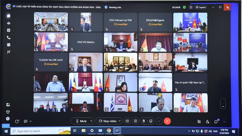 Các trưởng cơ quan đại diện Việt Nam ở nước ngoài nhiệm kỳ 2024-2027 và 94 cơ quan đại diện Việt Nam ở nước ngoài dự trực tuyến.