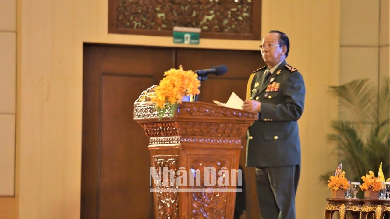 Phó Thủ tướng, Bộ trưởng Quốc phòng Campuchia Samdech Tea Banh phát biểu khai mạc Hội nghị ADMM+ lần thứ 9. Phó Thủ tướng, Bộ trưởng Quốc phòng Campuchia Samdech Tea Banh phát biểu khai mạc Hội nghị ADMM+ lần thứ 9.