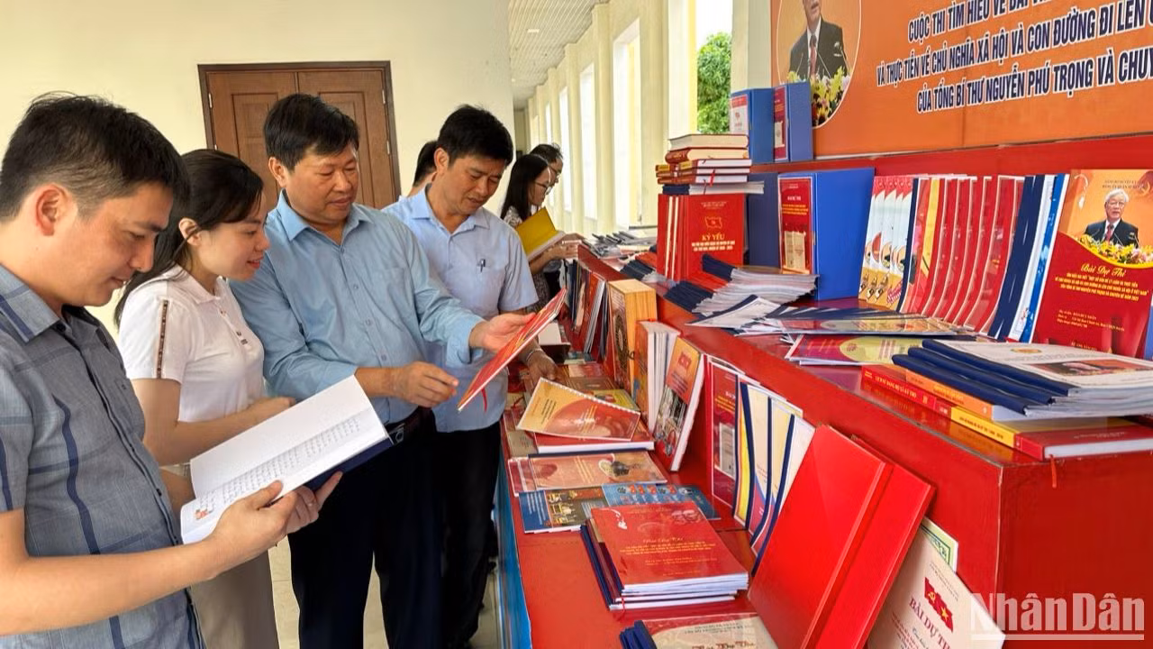 Các bài dự thi đầu tư công phu, đạt kết quả cao được trưng bày, giới thiệu rộng rãi đến với các tầng lớp nhân dân. Các bài dự thi đầu tư công phu, đạt kết quả cao được trưng bày, giới thiệu rộng rãi đến với các tầng lớp nhân dân.