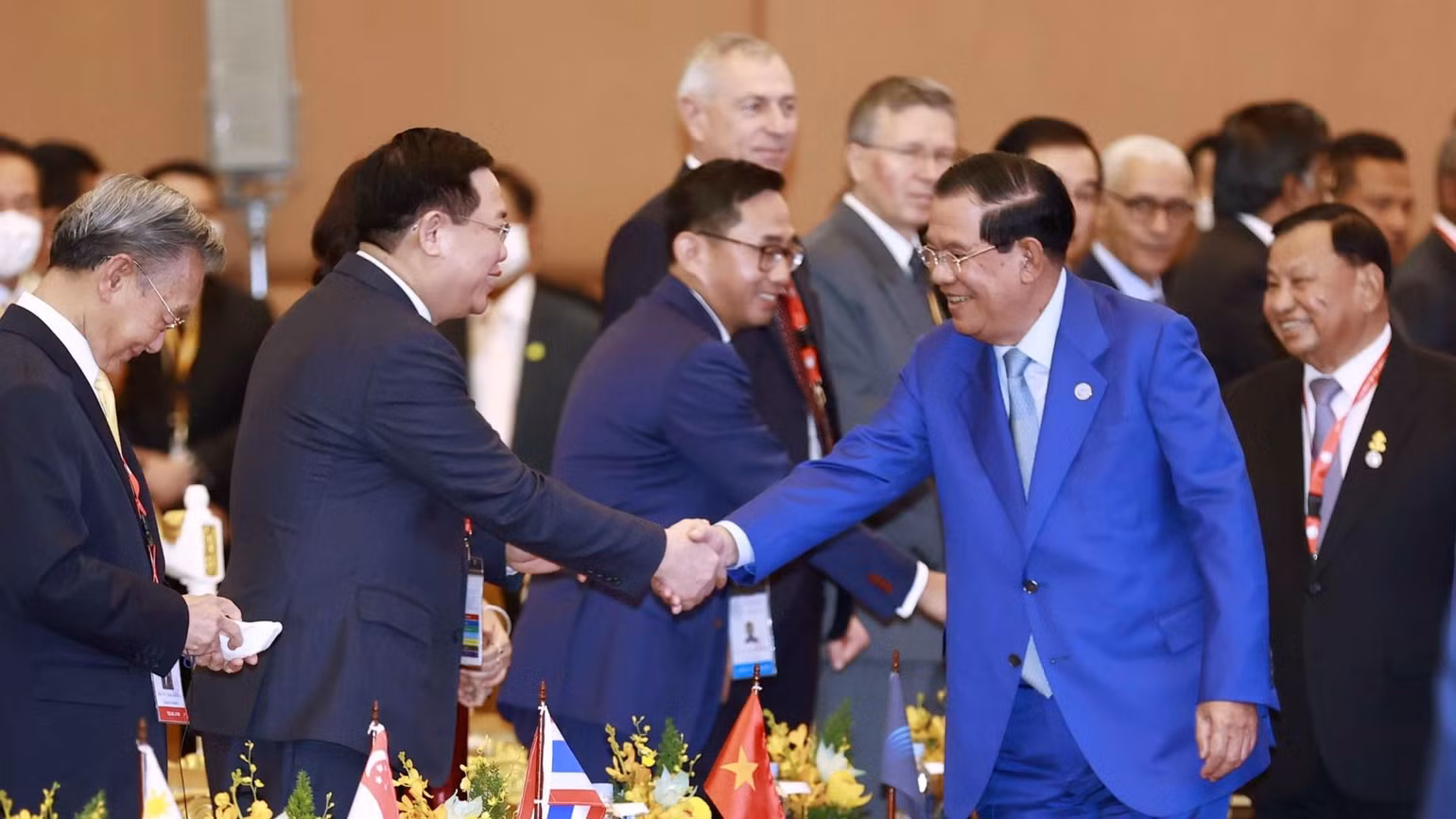 Chủ tịch Quốc hội Vương Đình Huệ và Thủ tướng Campuchia Samdech Techo Hun Sen tại Lễ khai mạc AIPA-43. (Ảnh: Doãn Tấn/TTXVN) Chủ tịch Quốc hội Vương Đình Huệ và Thủ tướng Campuchia Samdech Techo Hun Sen tại Lễ khai mạc AIPA-43. (Ảnh: Doãn Tấn/TTXVN)