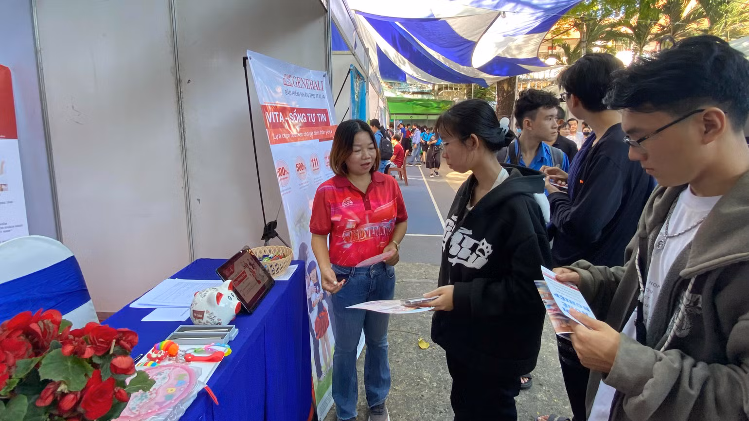 Ngày hội giới thiệu việc làm cho người lao động lớn nhất tại Thành phố Hồ Chí Minh dịp cuối năm.