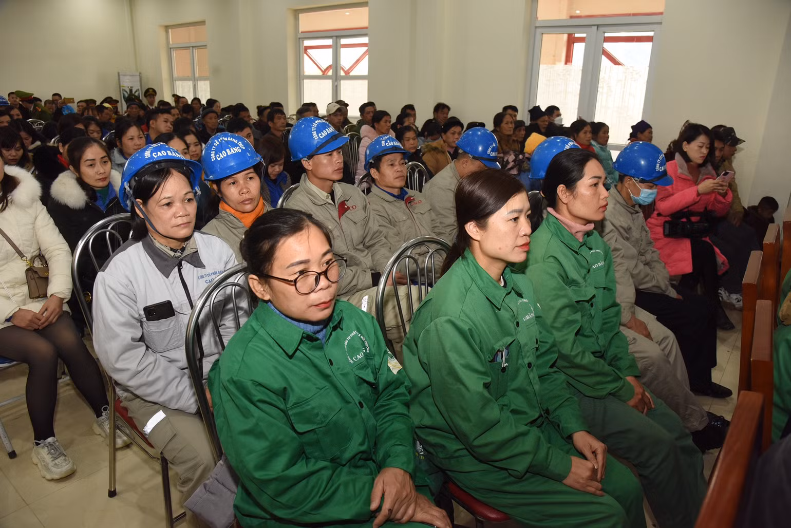 Lực lượng vũ trang, gia đình chính sách, người có công, hộ nghèo, đoàn viên, công nhân viên chức lao động có hoàn cảnh khó khăn dự chương trình. (Ảnh: Trần Hải) Lực lượng vũ trang, gia đình chính sách, người có công, hộ nghèo, đoàn viên, công nhân viên chức lao động có hoàn cảnh khó khăn dự chương trình. (Ảnh: Trần Hải)