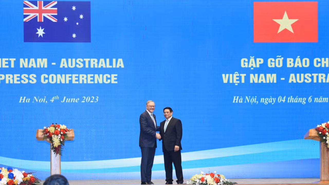 Thủ tướng Phạm Minh Chính và Thủ tướng Australia Anthony Albanese sau buổi gặp gỡ báo chí trong nước và quốc tế.