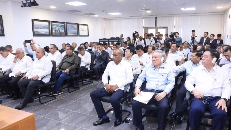 Đại biểu hai nước và doanh nghiệp đầu tư vào Đặc khu phát triển Mariel tham dự cuộc gặp Tổng Bí thư, Chủ tịch nước Tô Lâm và Bí thư thứ nhất Đảng Cộng sản Cuba, Chủ tịch nước Cuba Miguel Diaz Canel Bermudez. (Ảnh: Lâm Khánh/TTXVN)