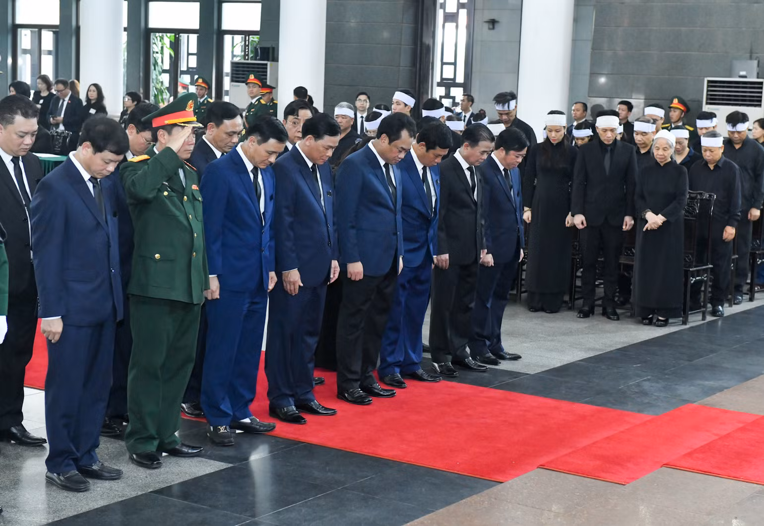 Đoàn Thái Nguyên viếng Tổng Bí thư Nguyễn Phú Trọng. Đoàn Thái Nguyên viếng Tổng Bí thư Nguyễn Phú Trọng.