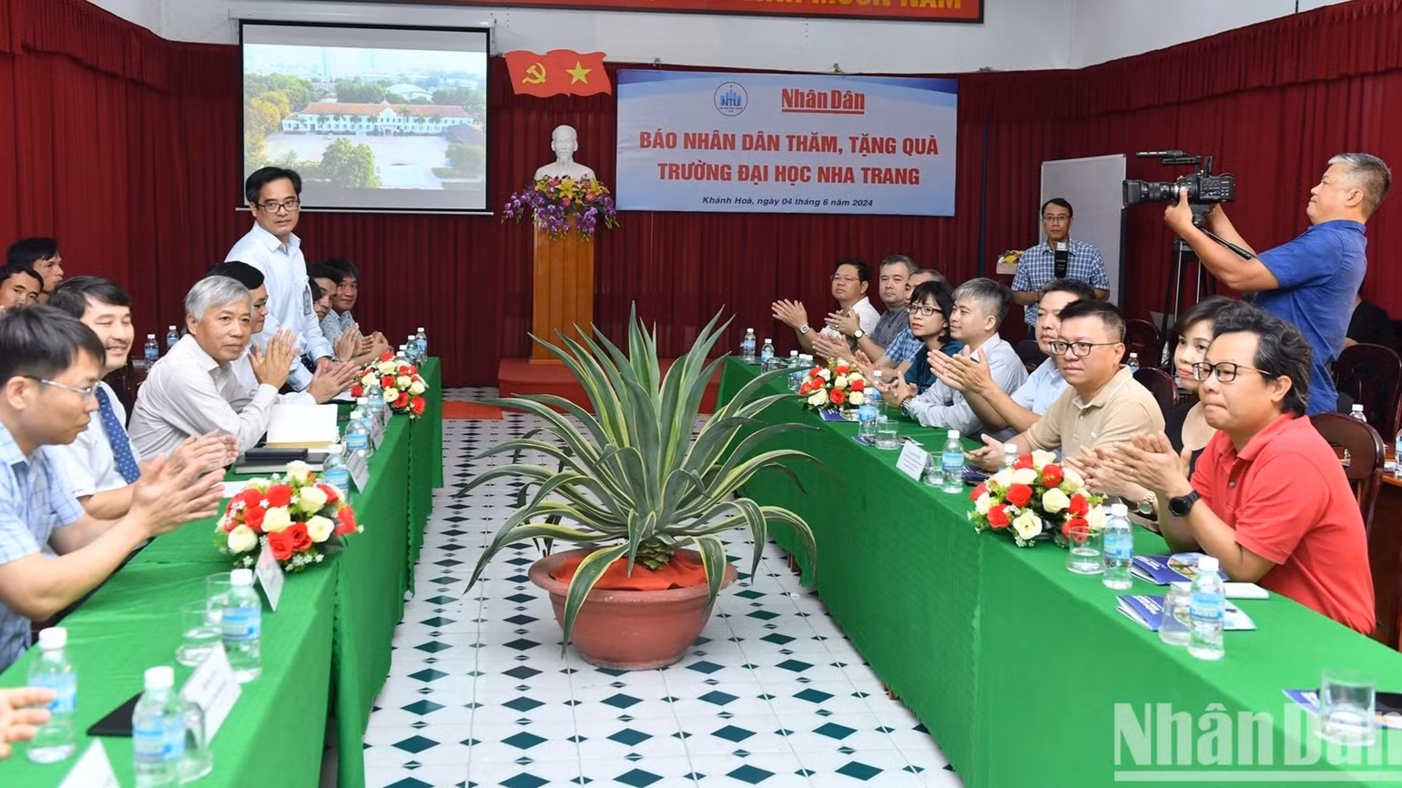 Quang cảnh buổi làm việc giữa Báo Nhân Dân và Trường đại học Nha Trang. (Ảnh: ĐĂNG KHOA) Quang cảnh buổi làm việc giữa Báo Nhân Dân và Trường đại học Nha Trang. (Ảnh: ĐĂNG KHOA)
