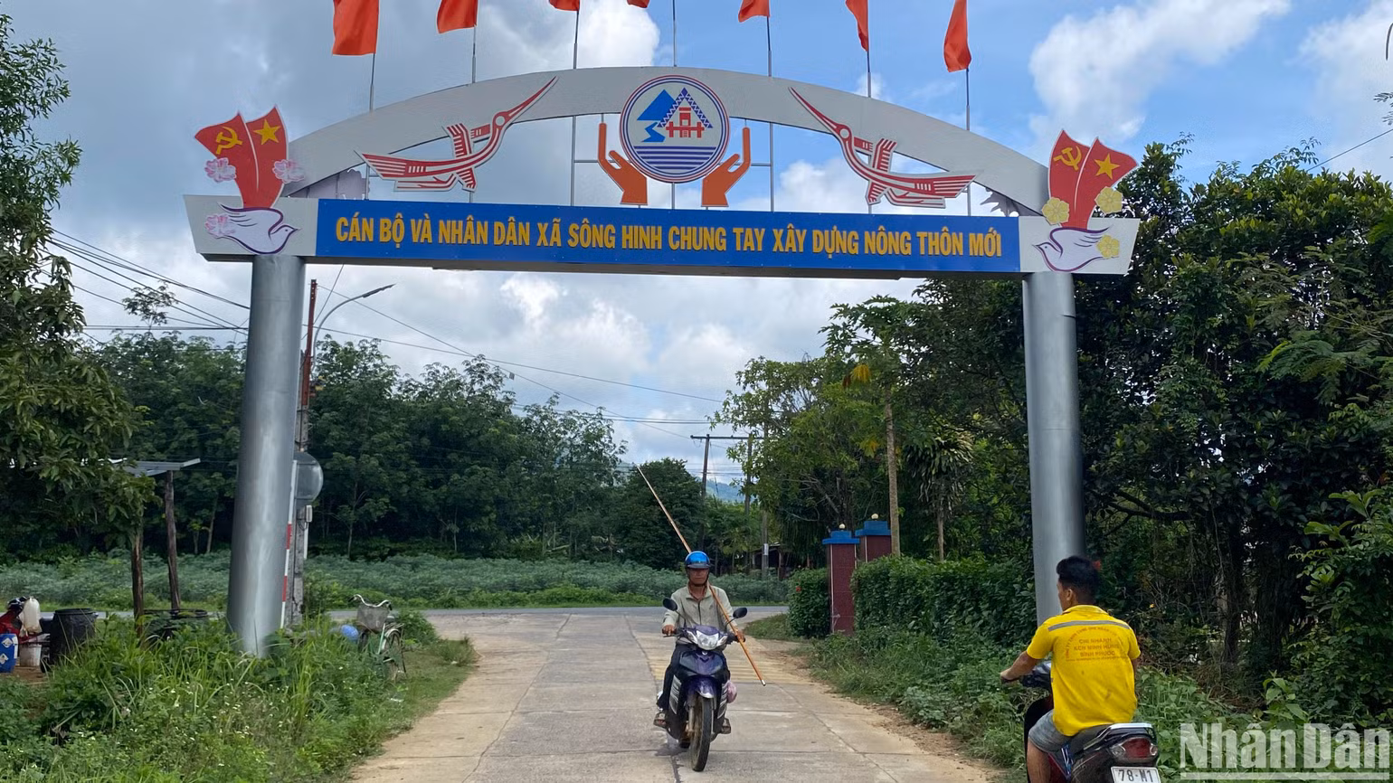 Từ xã đặc biệt khó khăn, xã Sông Hinh, huyện Sông Hinh, Phú Yên đã đạt chuẩn nông thôn mới.
