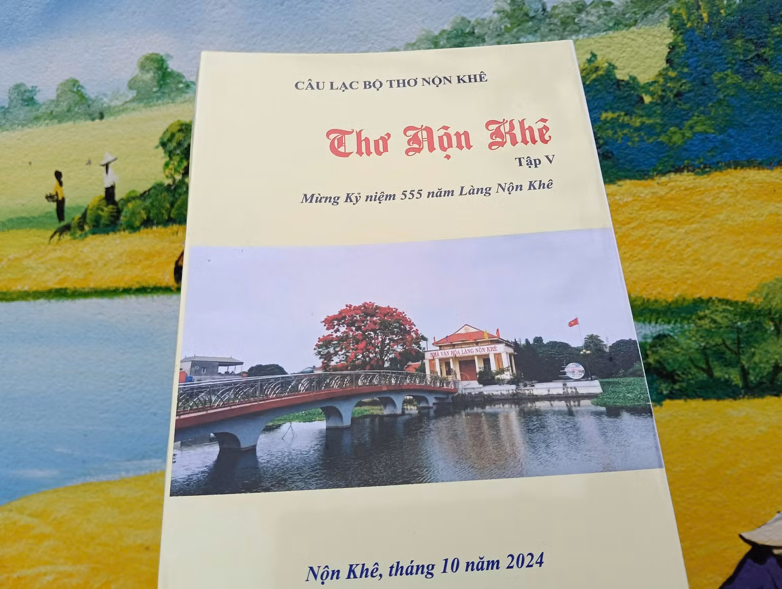 Cuốn Thơ Nộn Khê tập 5 chào mừng 555 năm ngày thành lập làng.