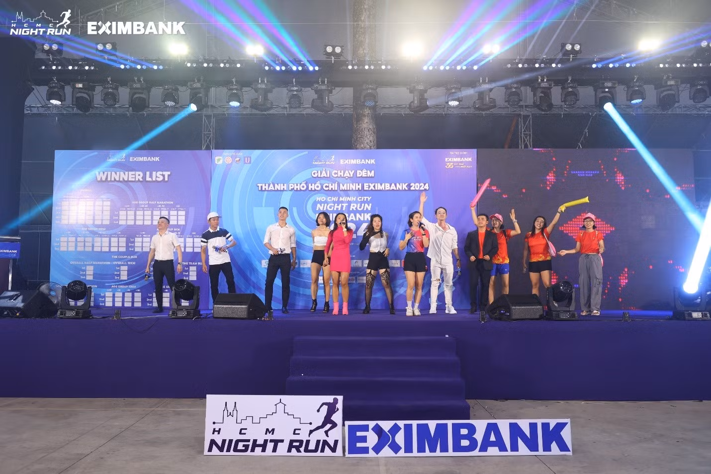 Các VĐV giao lưu, chia sẻ cảm xúc thông qua âm nhạc tại chương trình Runner's Show.