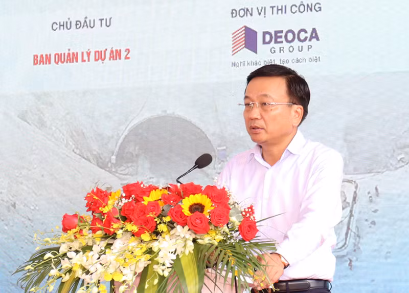 Thứ trưởng Giao thông vận tải Nguyễn Danh Huy phát biểu tại buổi lễ phát động thi đua.