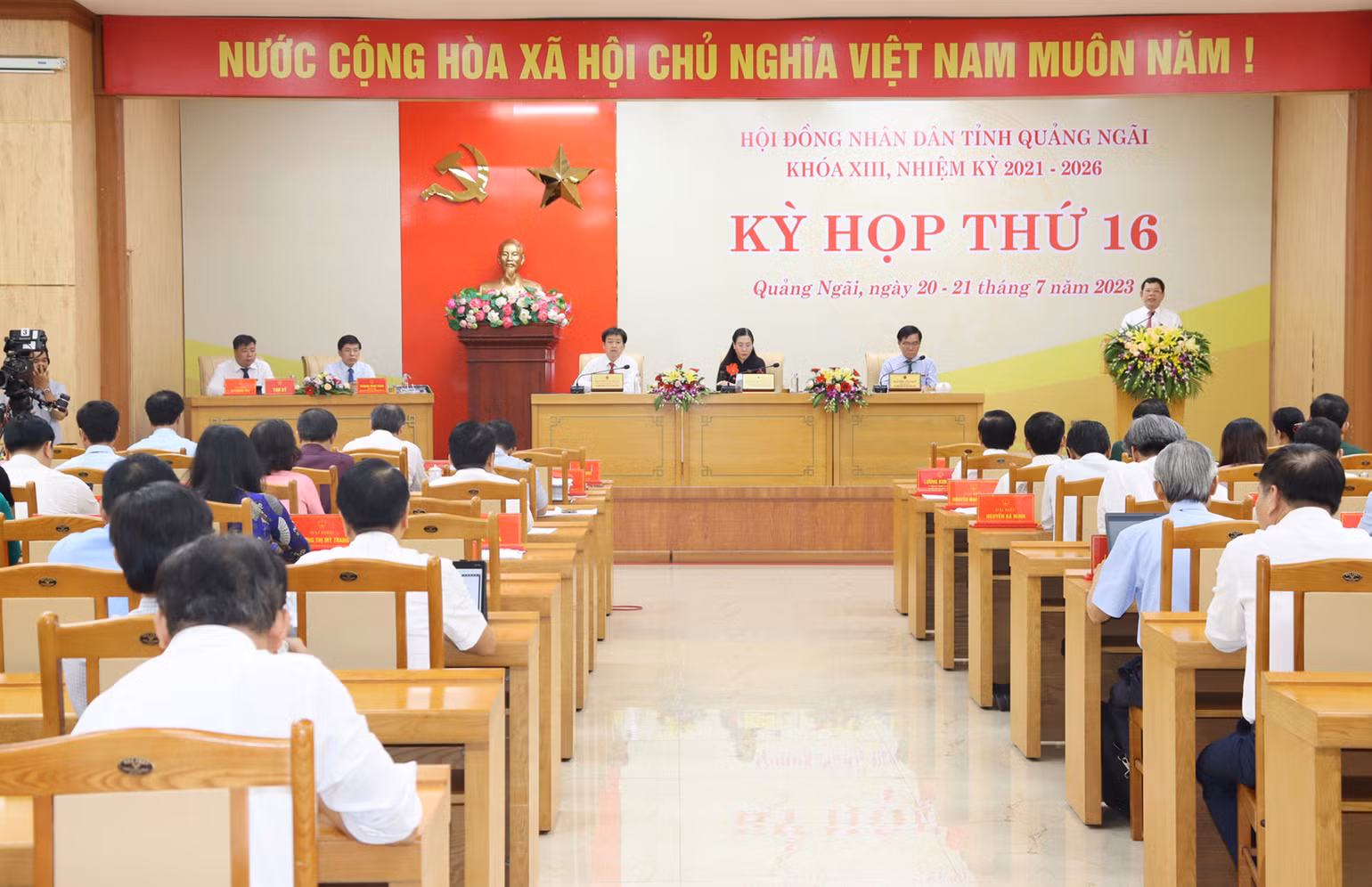 Quang cảnh Kỳ họp thứ 16, Hội đồng nhân dân tỉnh Quảng Ngãi khóa 13, nhiệm kỳ 2021-2026.