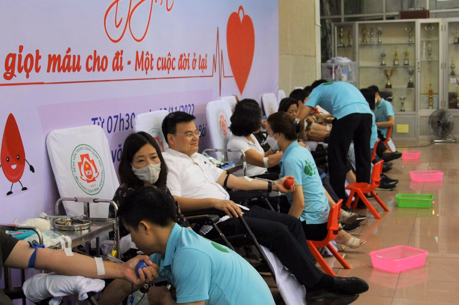 "Một giọt máu cho đi, một cuộc đời ở lại".