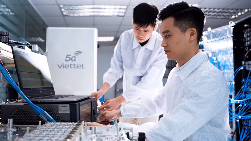 Tập đoàn Viettel hợp tác với Tập đoàn Qualcomm phát triển sản phẩm góp phần thúc đẩy thương mại hóa mạng 5G. (Ảnh: ĐỨC THỌ) Tập đoàn Viettel hợp tác với Tập đoàn Qualcomm phát triển sản phẩm góp phần thúc đẩy thương mại hóa mạng 5G. (Ảnh: ĐỨC THỌ)
