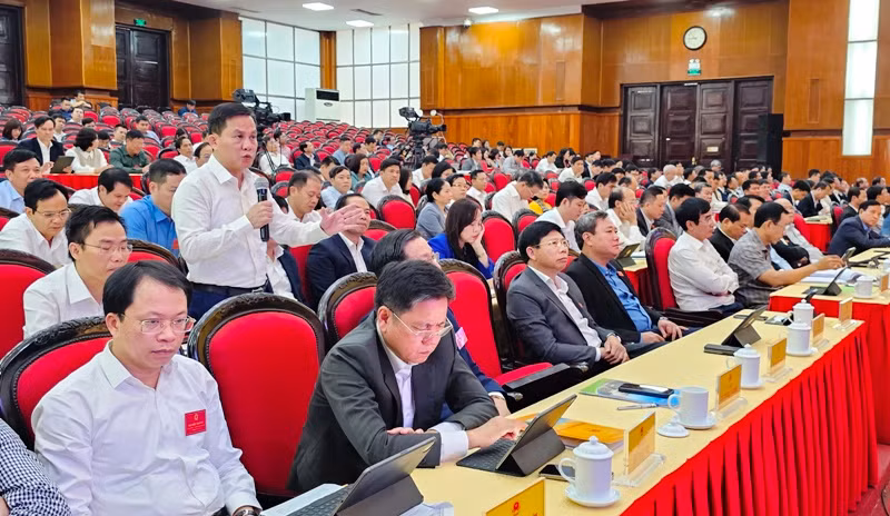 Giám đốc Sở Xây dựng Thanh Hóa giải trình về nguồn cung vật liệu xây dựng thông thường. Giám đốc Sở Xây dựng Thanh Hóa giải trình về nguồn cung vật liệu xây dựng thông thường.