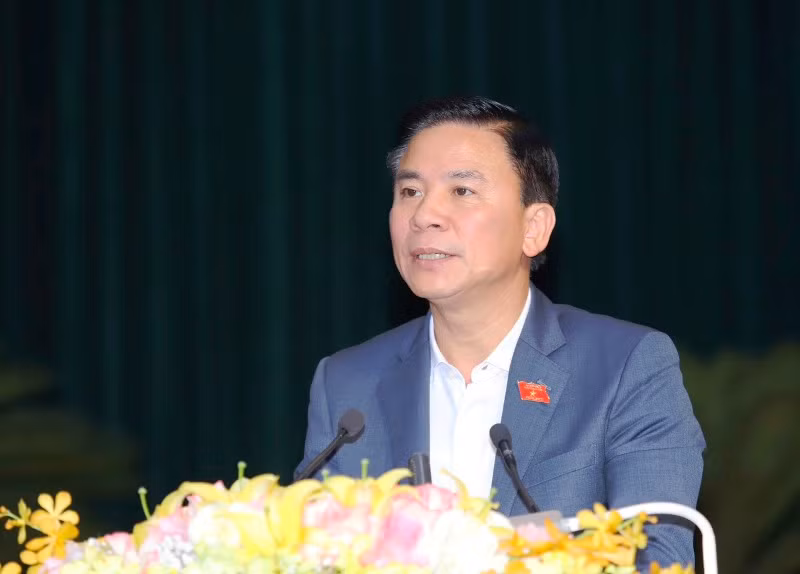 Chủ tịch Hội đồng nhân dân tỉnh Thanh Hóa phát biểu tại kỳ họp lần thứ 17. Chủ tịch Hội đồng nhân dân tỉnh Thanh Hóa phát biểu tại kỳ họp lần thứ 17.