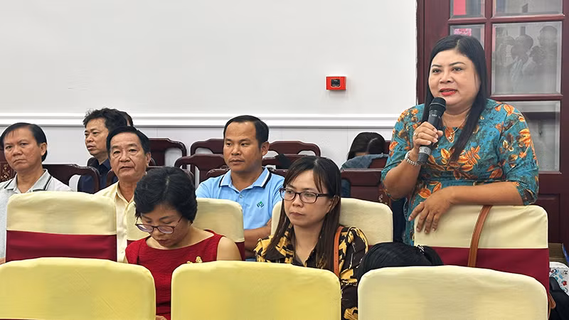 Doanh nghiệp nêu những khó khăn, vướng mắc để địa phương hỗ trợ, tháo gỡ.