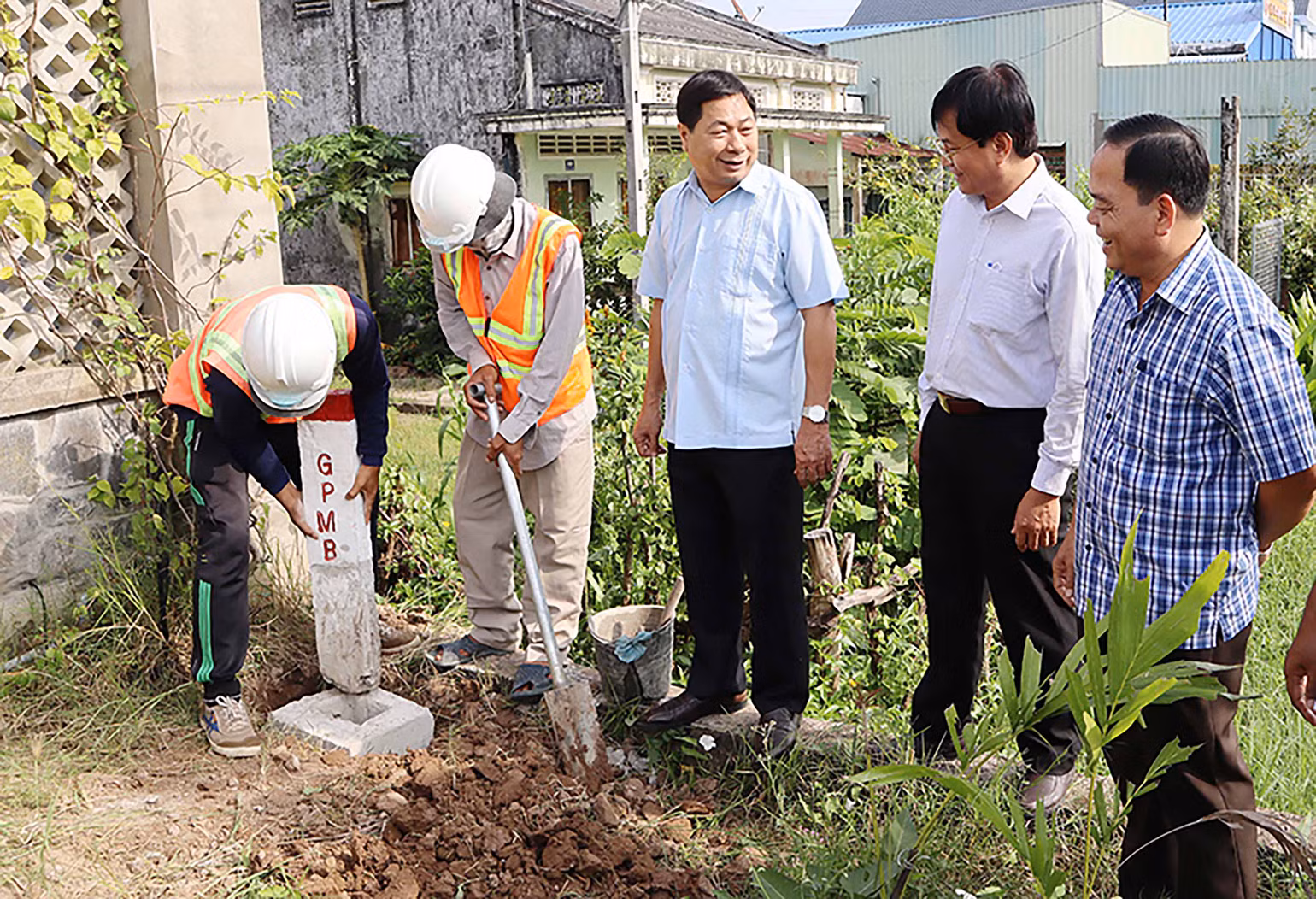 Lãnh đạo tỉnh Sóc Trăng kiểm tra công tác giải phóng mặt bằng Dự án cao tốc Châu Đốc-Cần Thơ-Sóc Trăng, đoạn trên địa bàn tỉnh Sóc Trăng.