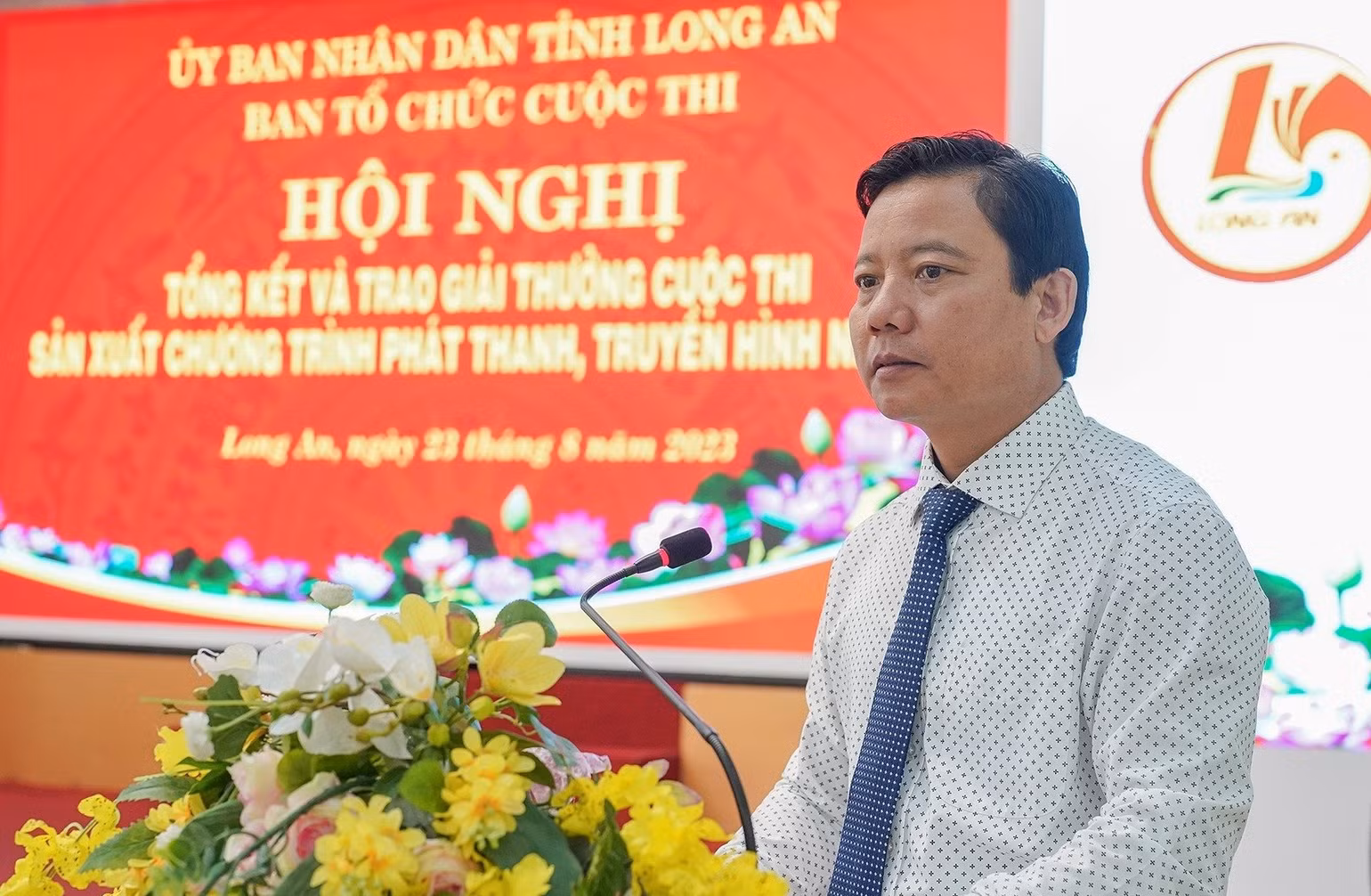 Phó Chủ tịch Ủy ban nhân dân tỉnh Long An Phạm Tấn Hòa phát biểu chỉ đạo Hội nghị. Phó Chủ tịch Ủy ban nhân dân tỉnh Long An Phạm Tấn Hòa phát biểu chỉ đạo Hội nghị.