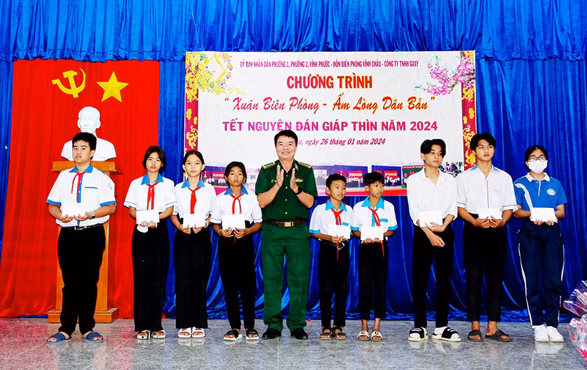 Nhiều hoạt động ý nghĩa trong chương trình “Xuân Biên phòng ấm lòng dân bản” tại Sóc Trăng ảnh 2 Nhiều hoạt động ý nghĩa trong chương trình “Xuân Biên phòng ấm lòng dân bản” tại Sóc Trăng ảnh 2