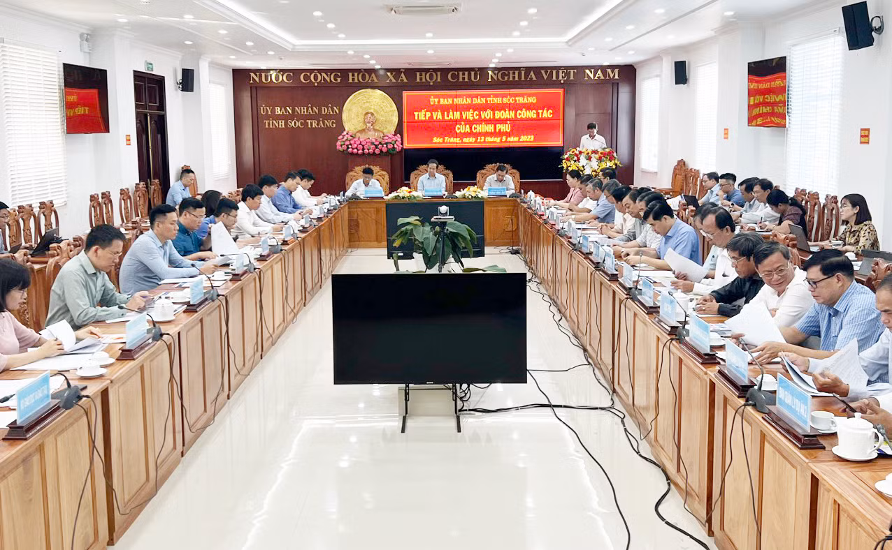 Quang cảnh buổi làm việc.