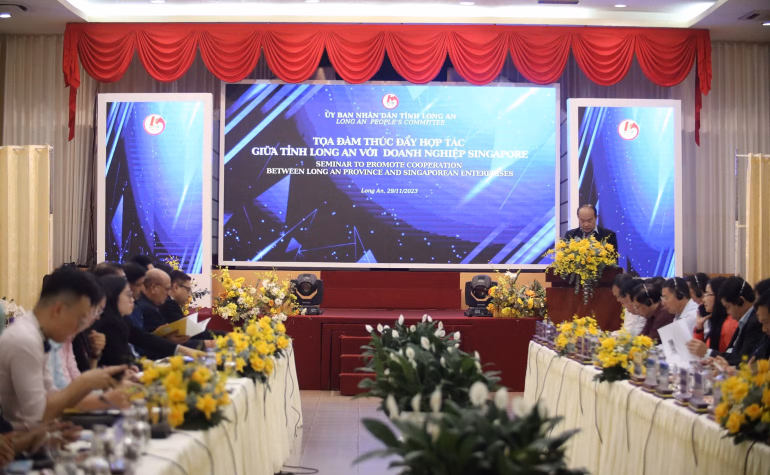 Quang cảnh buổi tọa đàm. Quang cảnh buổi tọa đàm.