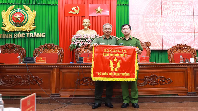 Công an tỉnh Tiền Giang nhận bàn giao đơn vị Cụm trưởng Cụm thi đua số 11.