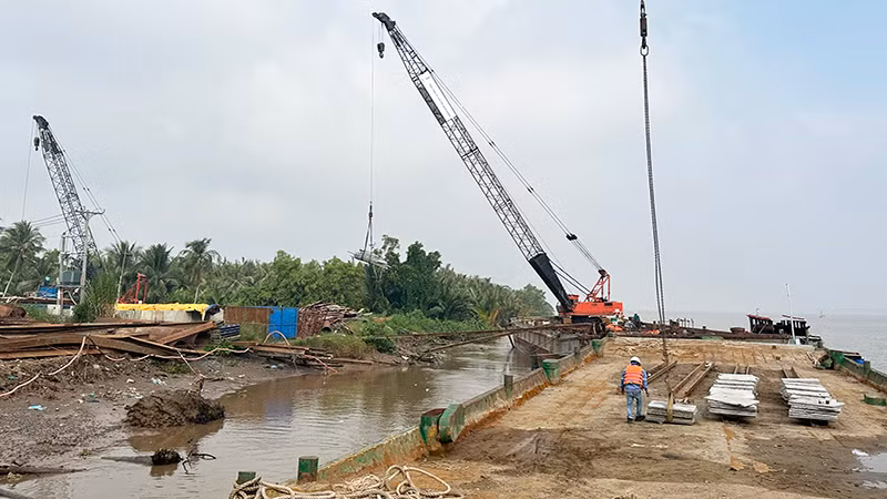 Sản phẩm nạo vét có thể làm vật liệu san lấp các công trình giao thông.