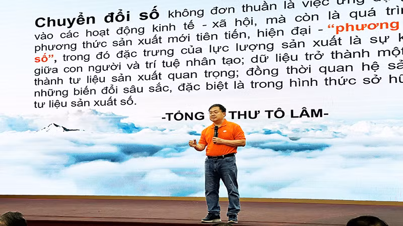 Phó Chủ tịch Hội đồng trường Trường Đại học FPT Hoàng Nam Tiến là diễn giả tại hội nghị. Phó Chủ tịch Hội đồng trường Trường Đại học FPT Hoàng Nam Tiến là diễn giả tại hội nghị.